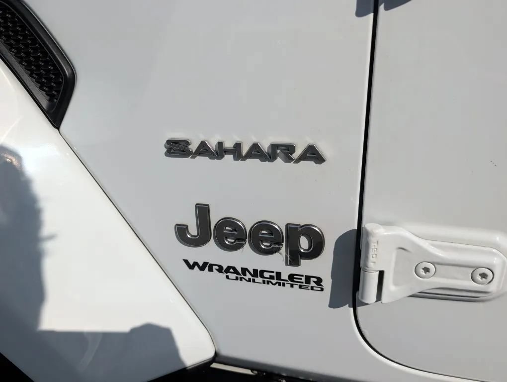 Used 2018 Jeep Wrangler Unlimited Sahara AWD/4WD image 13