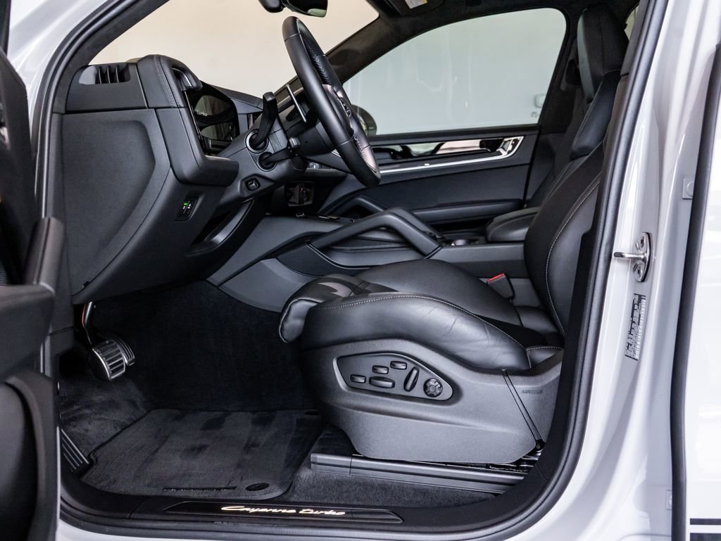 Certified 2025 Porsche Cayenne Turbo image 5