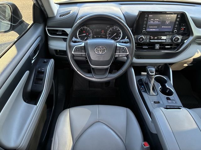 Used 2022 Toyota Highlander XLE image 13
