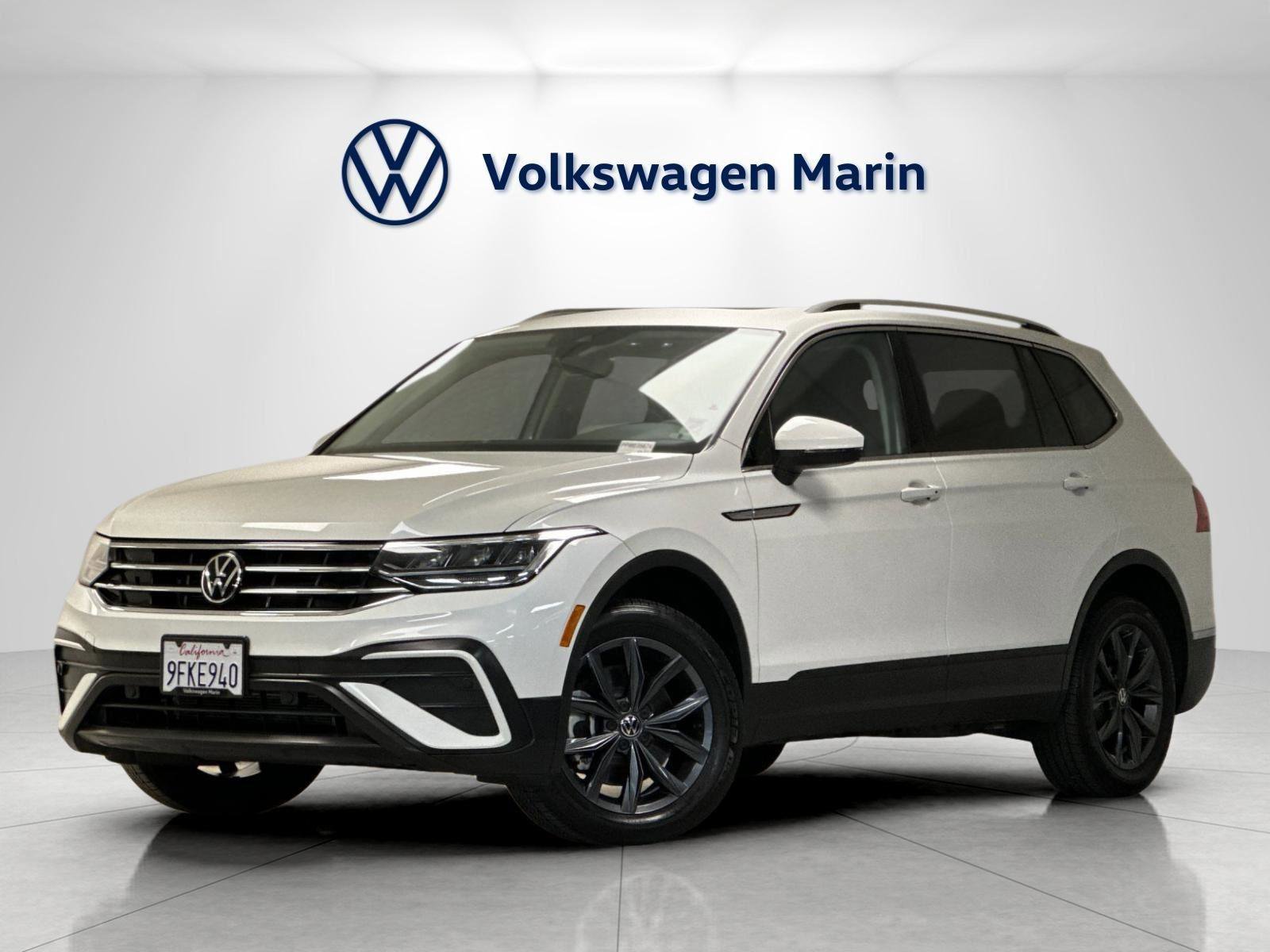 Used 2023 Volkswagen Tiguan SE w/ Panoramic Sunroof Package FWD image 1