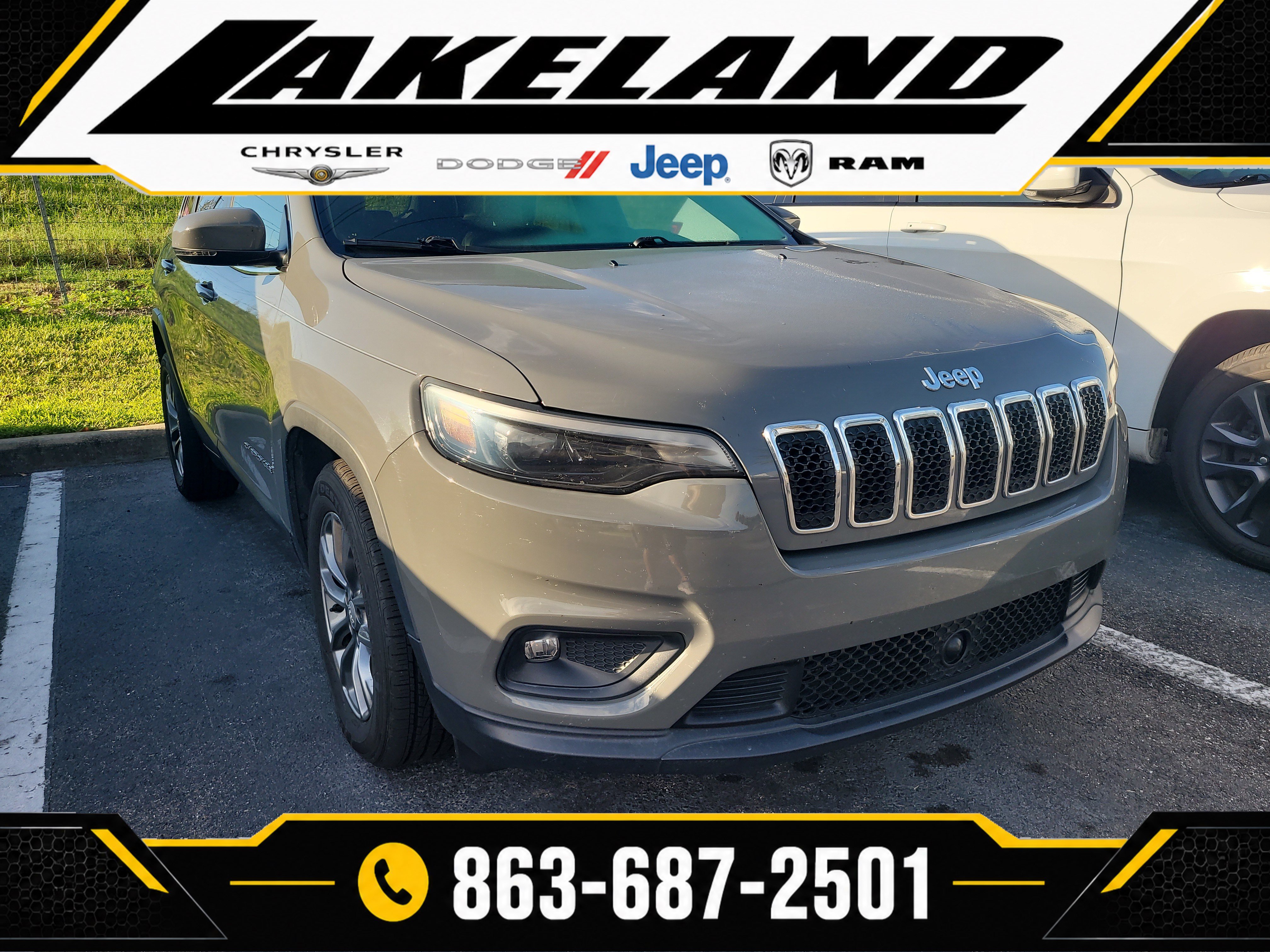 Used 2021 Jeep Cherokee Latitude Plus w/ Mopar Interior Package FWD image 1