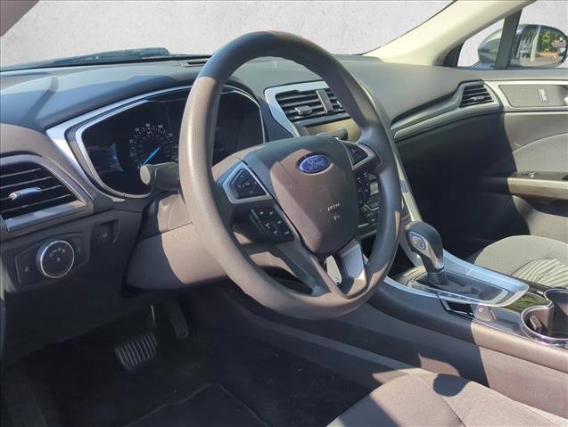 Used 2016 Ford Fusion SE FWD image 9