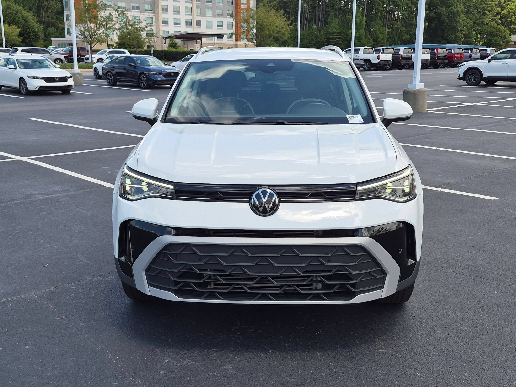 Used 2025 Volkswagen Taos SE AWD/4WD image 8