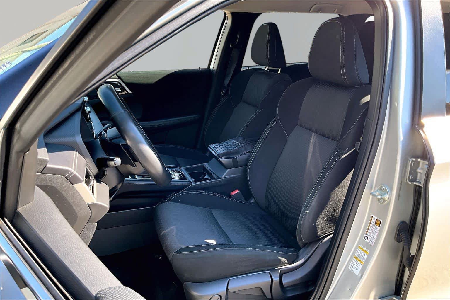 Used 2024 Mitsubishi Outlander ES FWD image 8