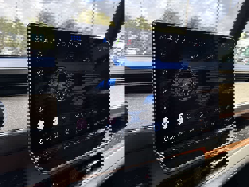 New 2025 Volkswagen ID. Buzz Pro S Plus image 20