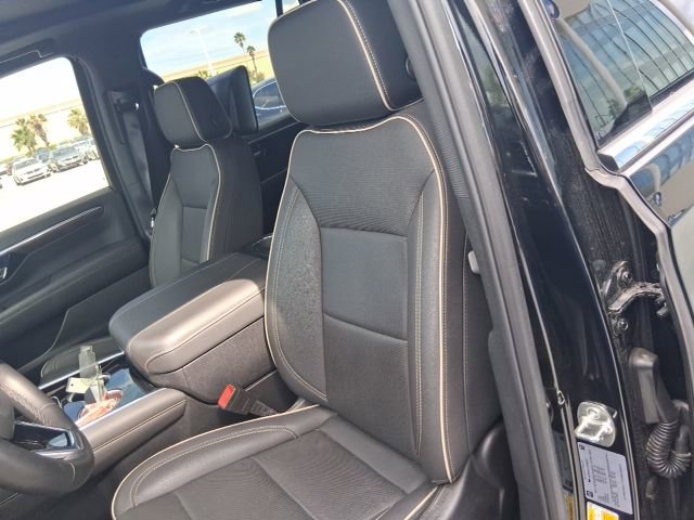 Used 2025 Chevrolet Tahoe Premier RWD image 14