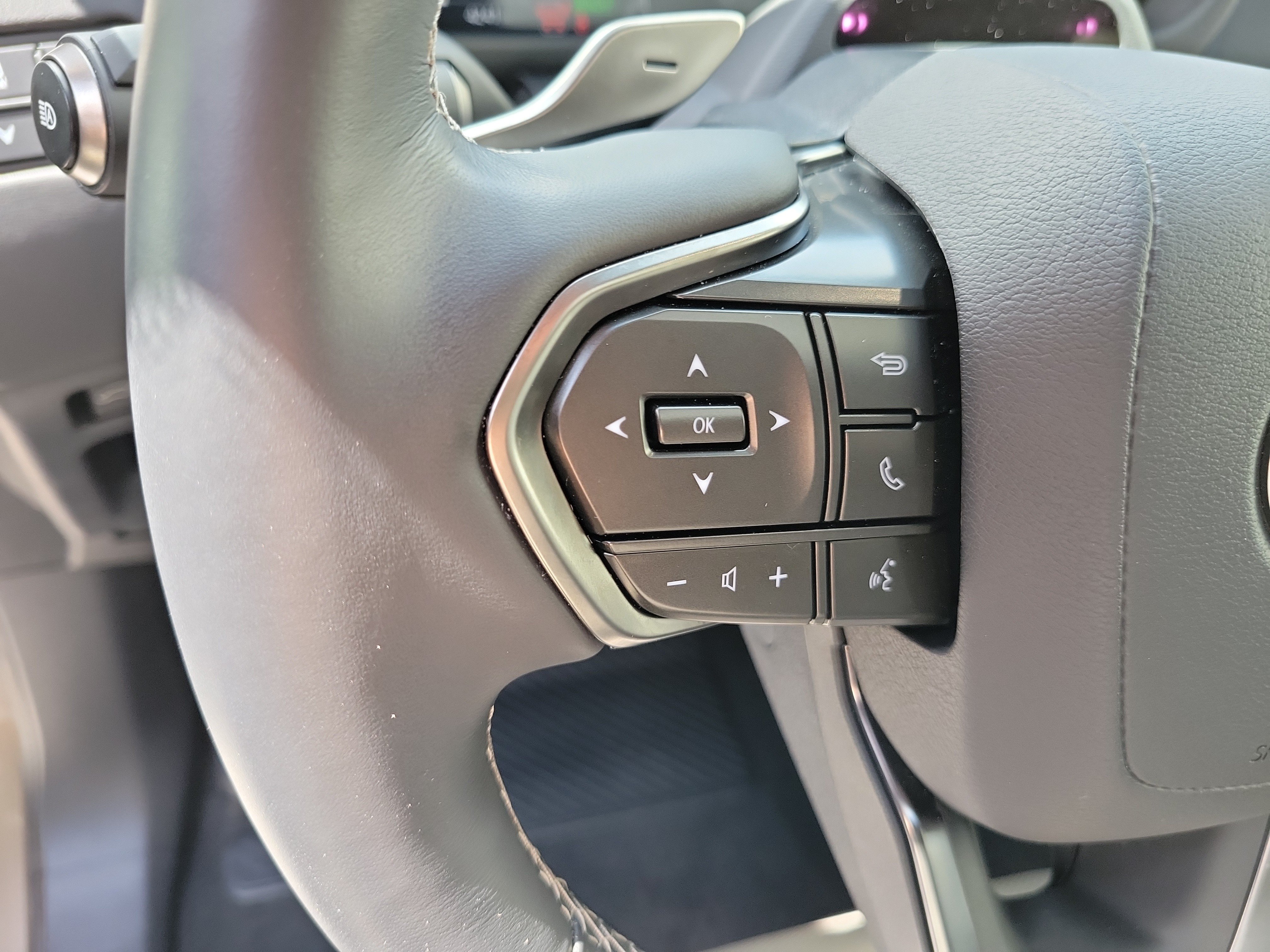Used 2025 Lexus LX 700h Overtrail AWD/4WD image 26