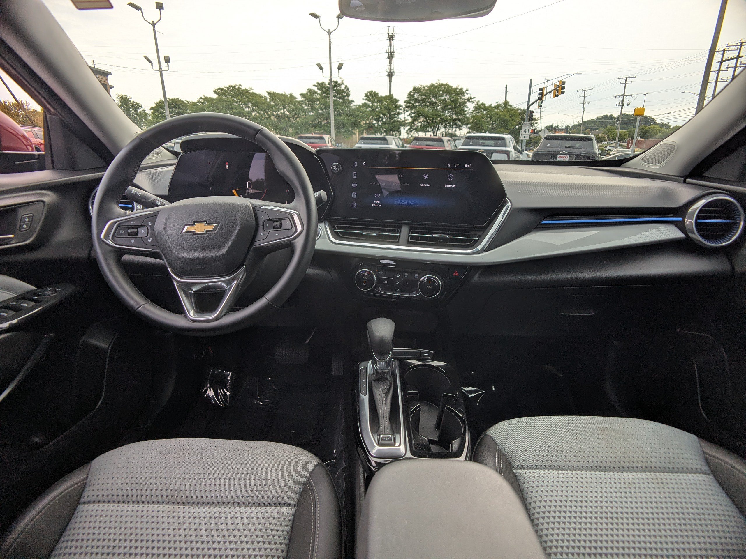 Used 2025 Chevrolet Trax LT w/ LT Convenience Package FWD image 16