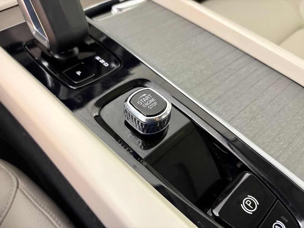 Used 2023 Volvo XC60 B5 Plus w/ Climate Package FWD image 29