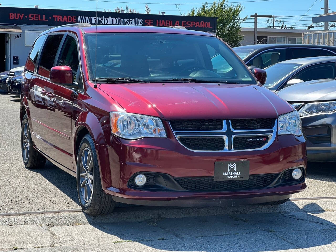 Used 2017 Dodge Grand Caravan SXT FWD image 1
