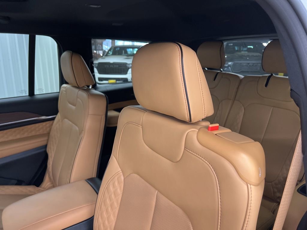 Used 2025 Jeep Grand Cherokee L Summit image 11