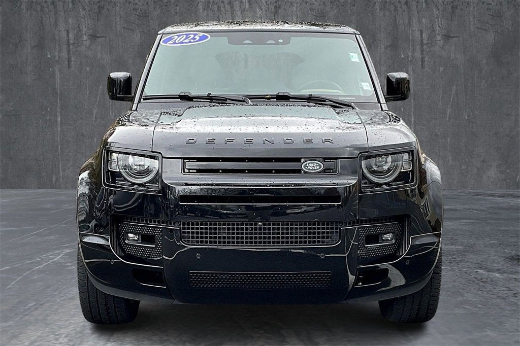 Used 2025 Land Rover Defender 110 V8 image 2
