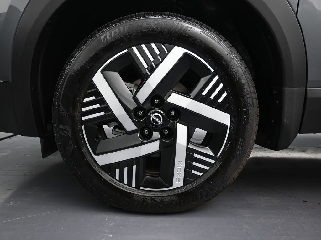 Used 2025 Nissan Kicks SV image 10