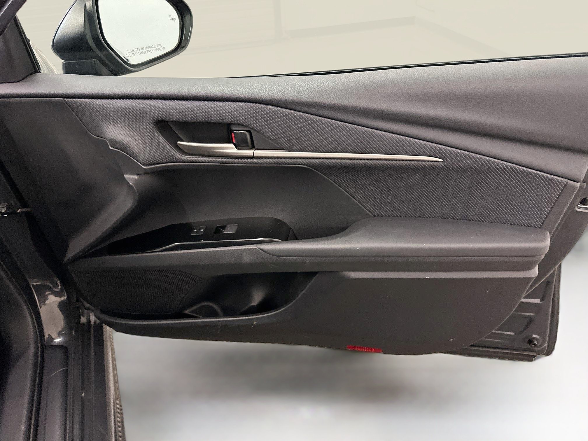 Used 2025 Toyota Camry SE FWD image 32