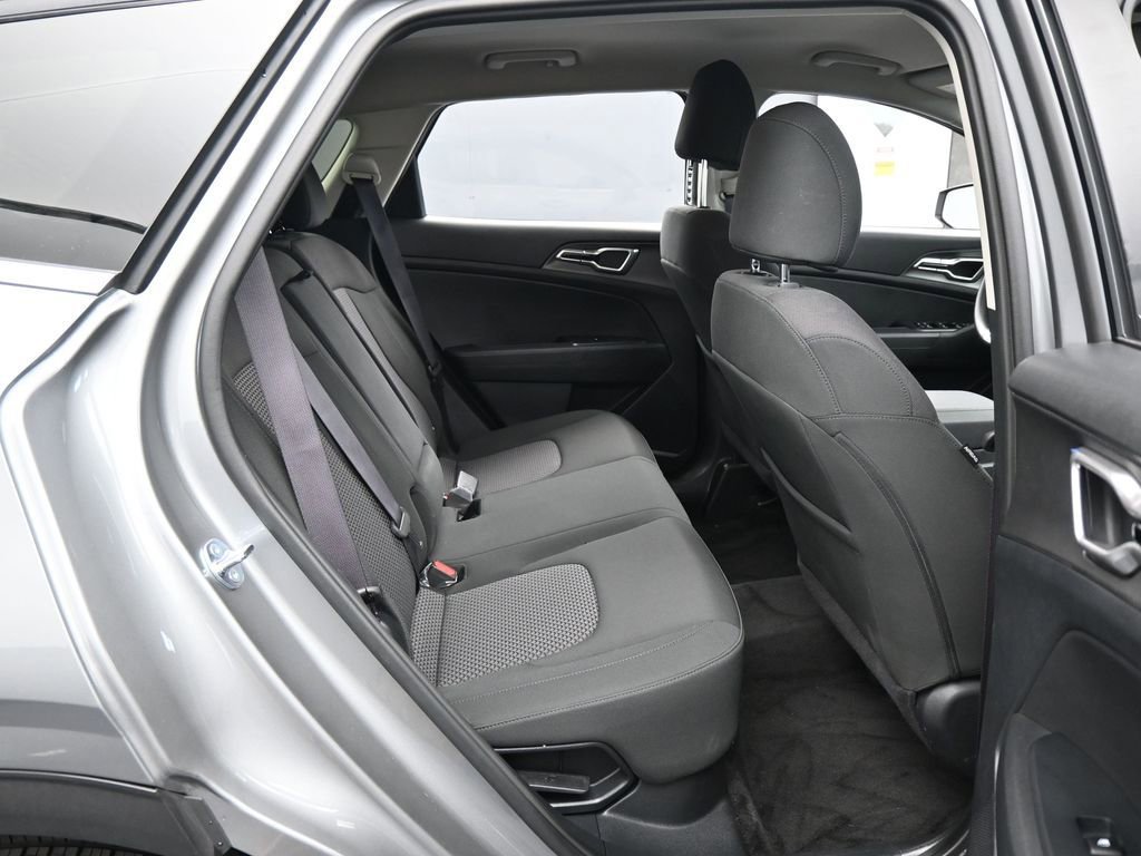 Used 2025 Kia Sportage LX image 31