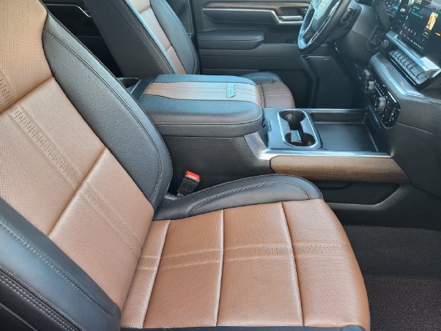 Used 2025 Chevrolet Silverado 2500 High Country w/ Technology Package AWD/4WD image 19