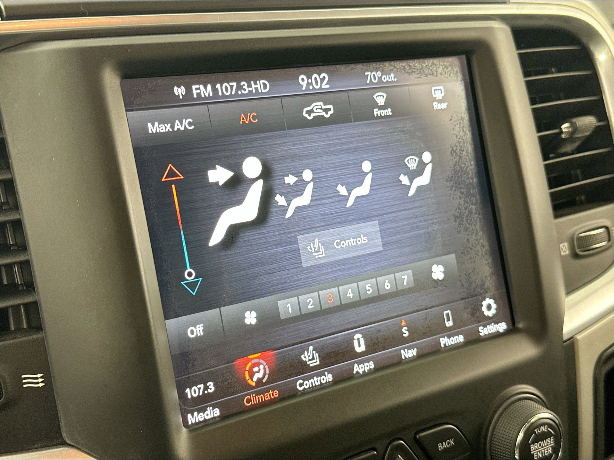 Used 2020 RAM 1500 Classic SLT w/ Luxury Group image 16