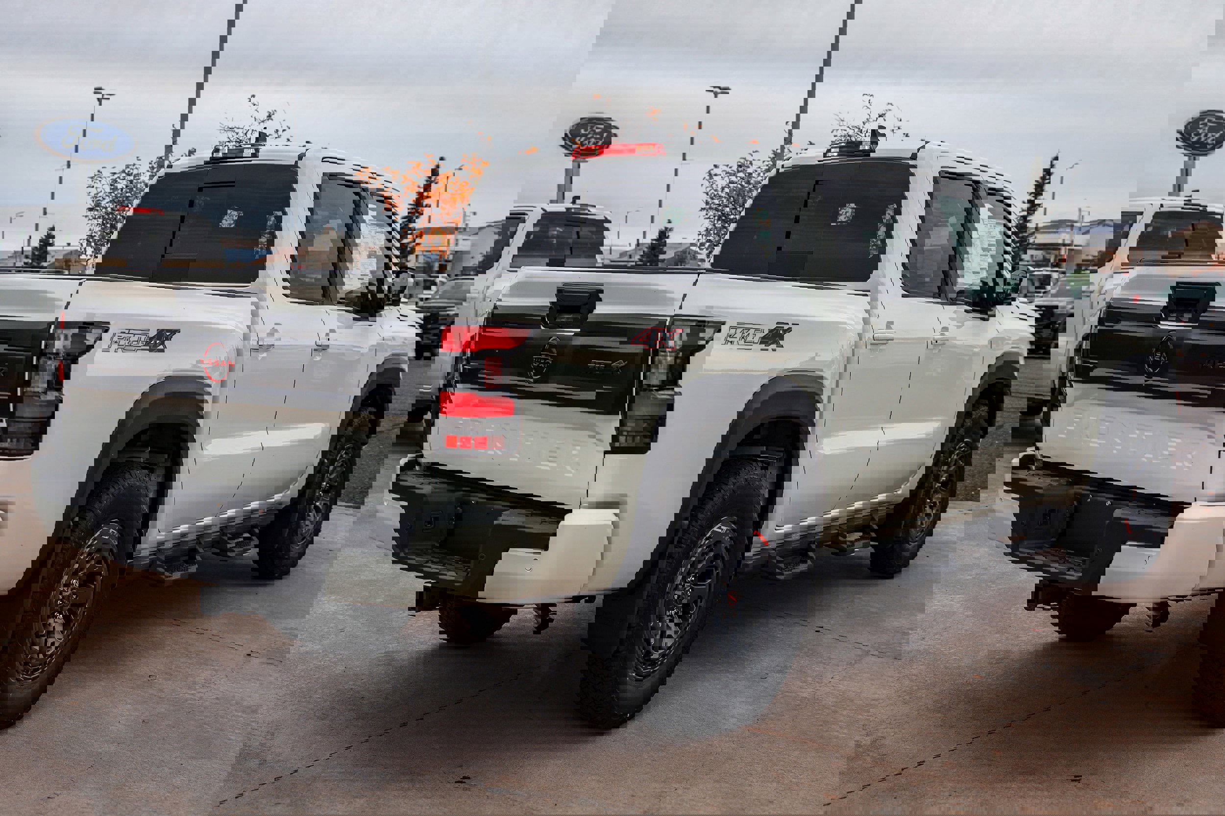 New 2026 Nissan Frontier PRO-4X w/ Pro-4x Convenience Package image 4