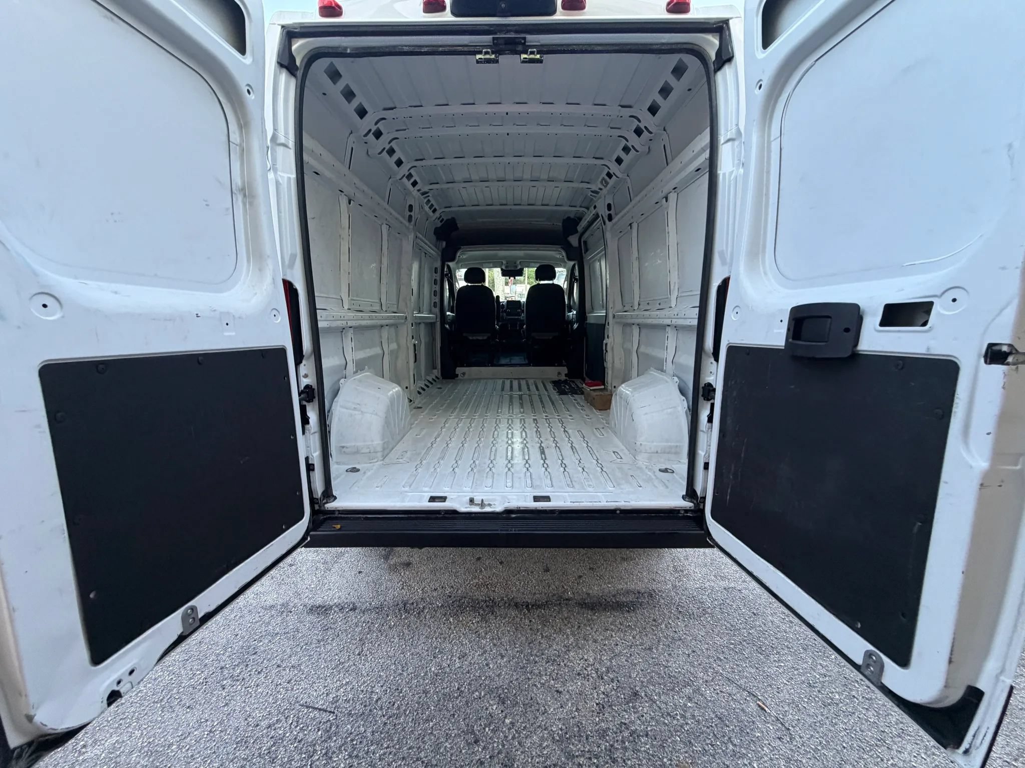 Used 2023 RAM ProMaster 2500 159 High Roof FWD image 5
