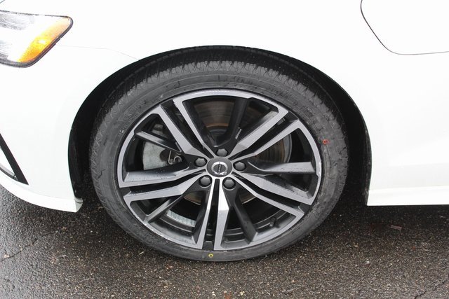 Certified 2022 Volvo S60 T8 R-Design image 11