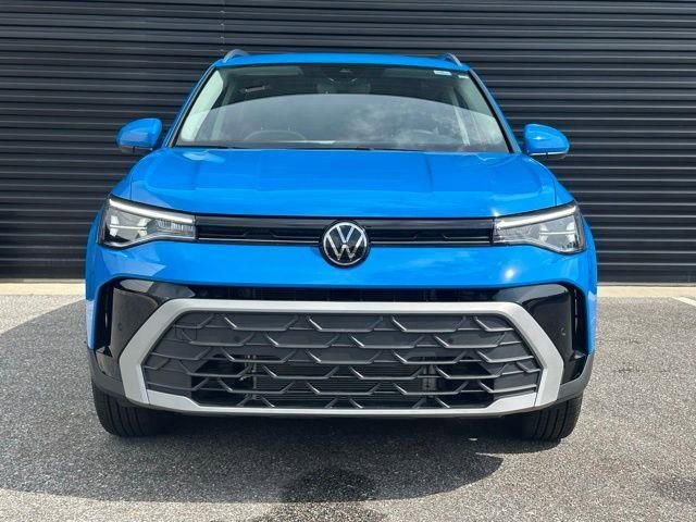 New 2025 Volkswagen Taos SE image 2