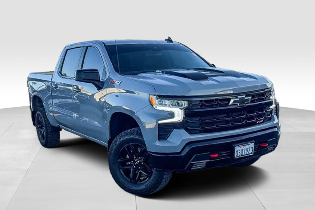Used 2024 Chevrolet Silverado 1500 LT Trail Boss w/ Convenience Package II AWD/4WD image 2
