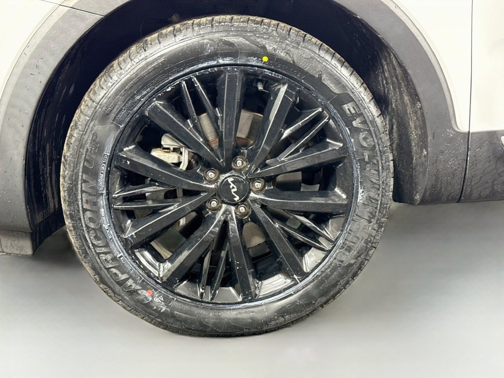 Used 2022 Kia Telluride SX w/ Towing Package FWD image 37