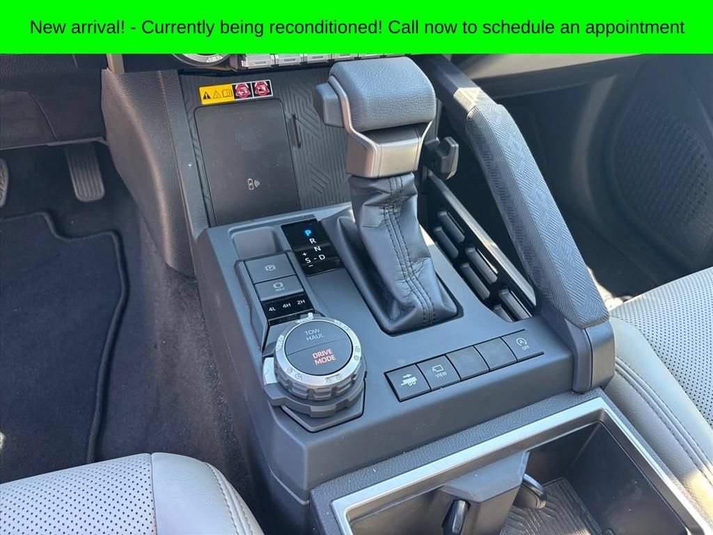Used 2025 Toyota Tacoma Limited AWD/4WD image 19