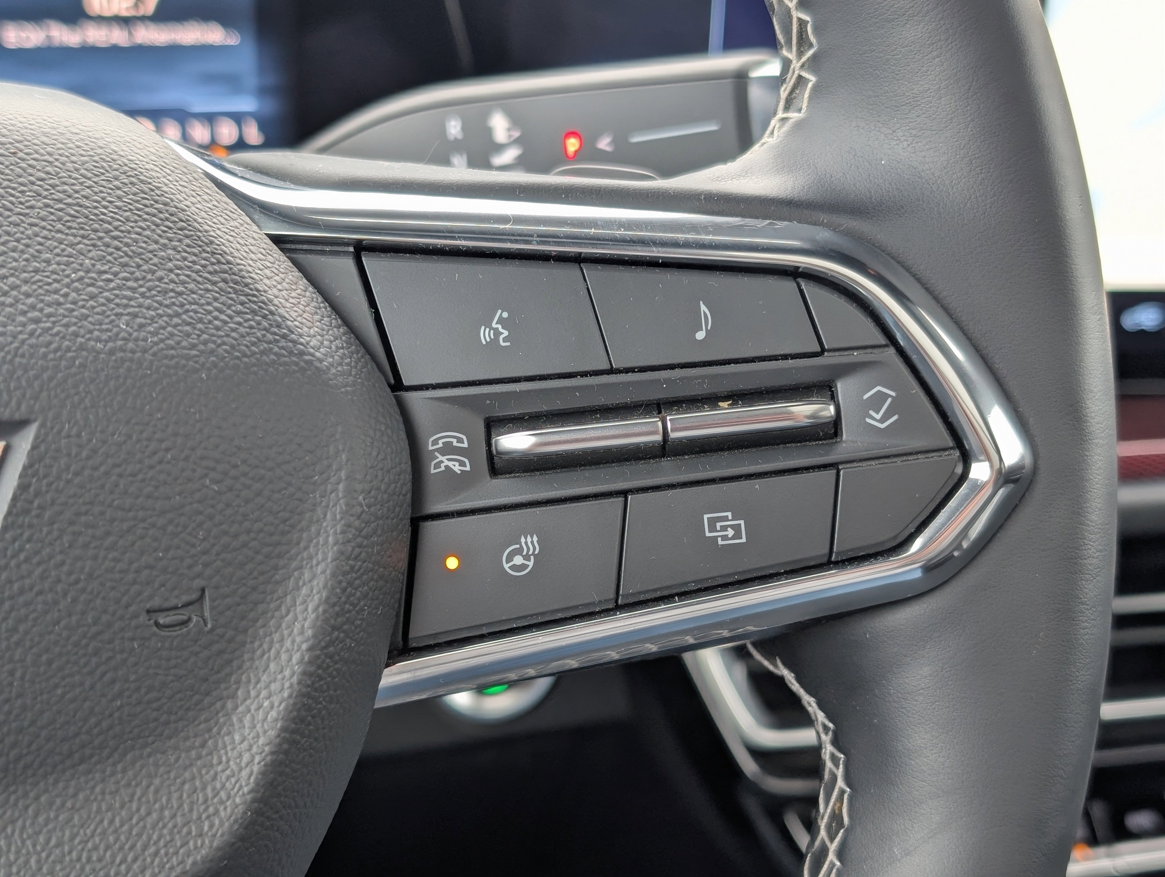 Used 2025 Chevrolet Traverse Z71 image 6