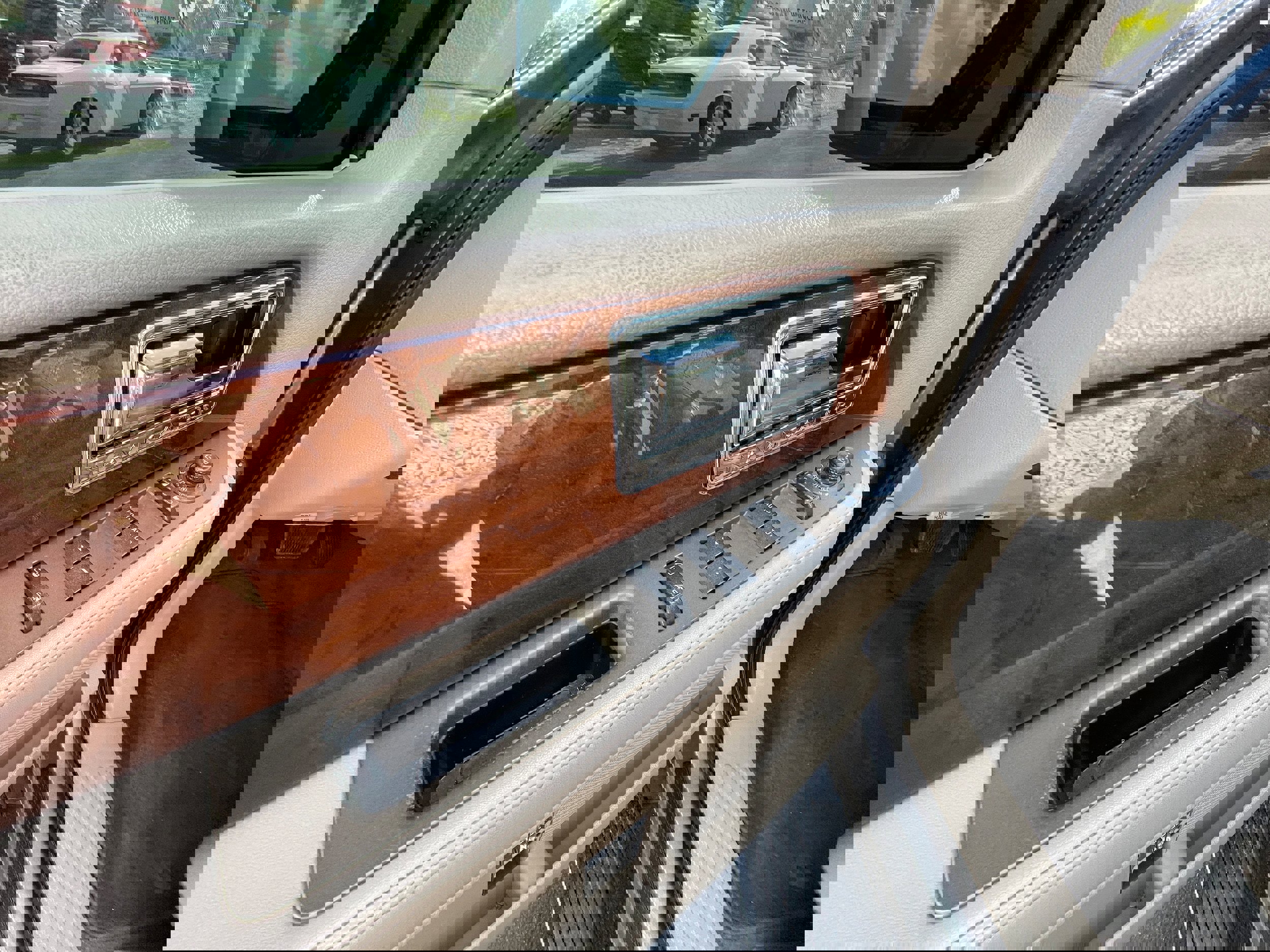 Used 2014 Lincoln Navigator 2WD image 20