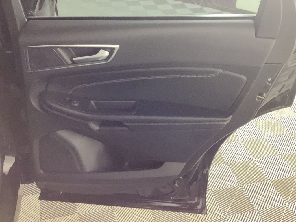 Used 2022 Ford Edge Titanium image 12