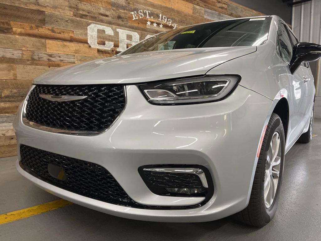 New 2026 Chrysler Pacifica Select image 12