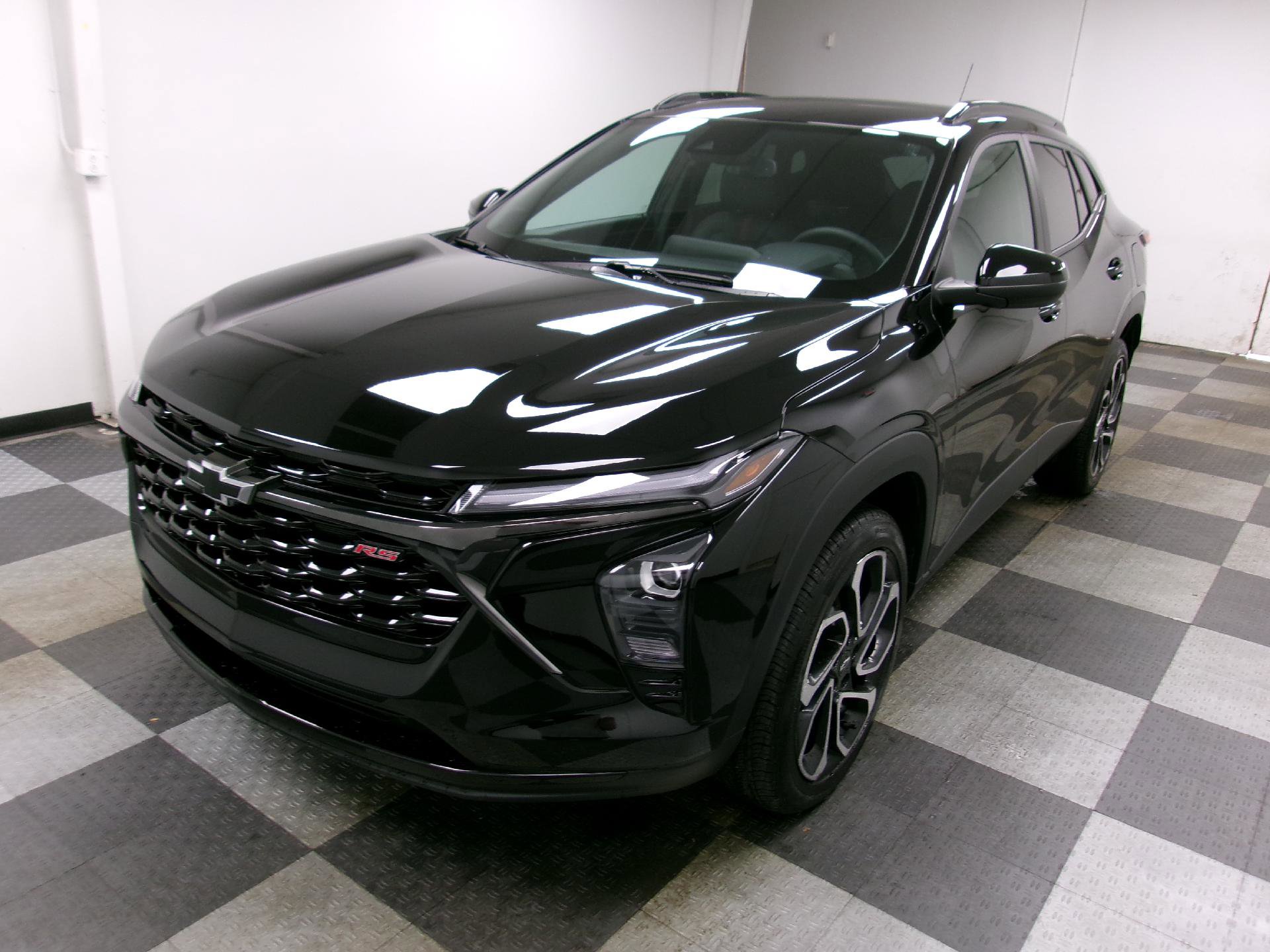 Certified 2024 Chevrolet Trax RS w/ Driver Confidence Package image 1