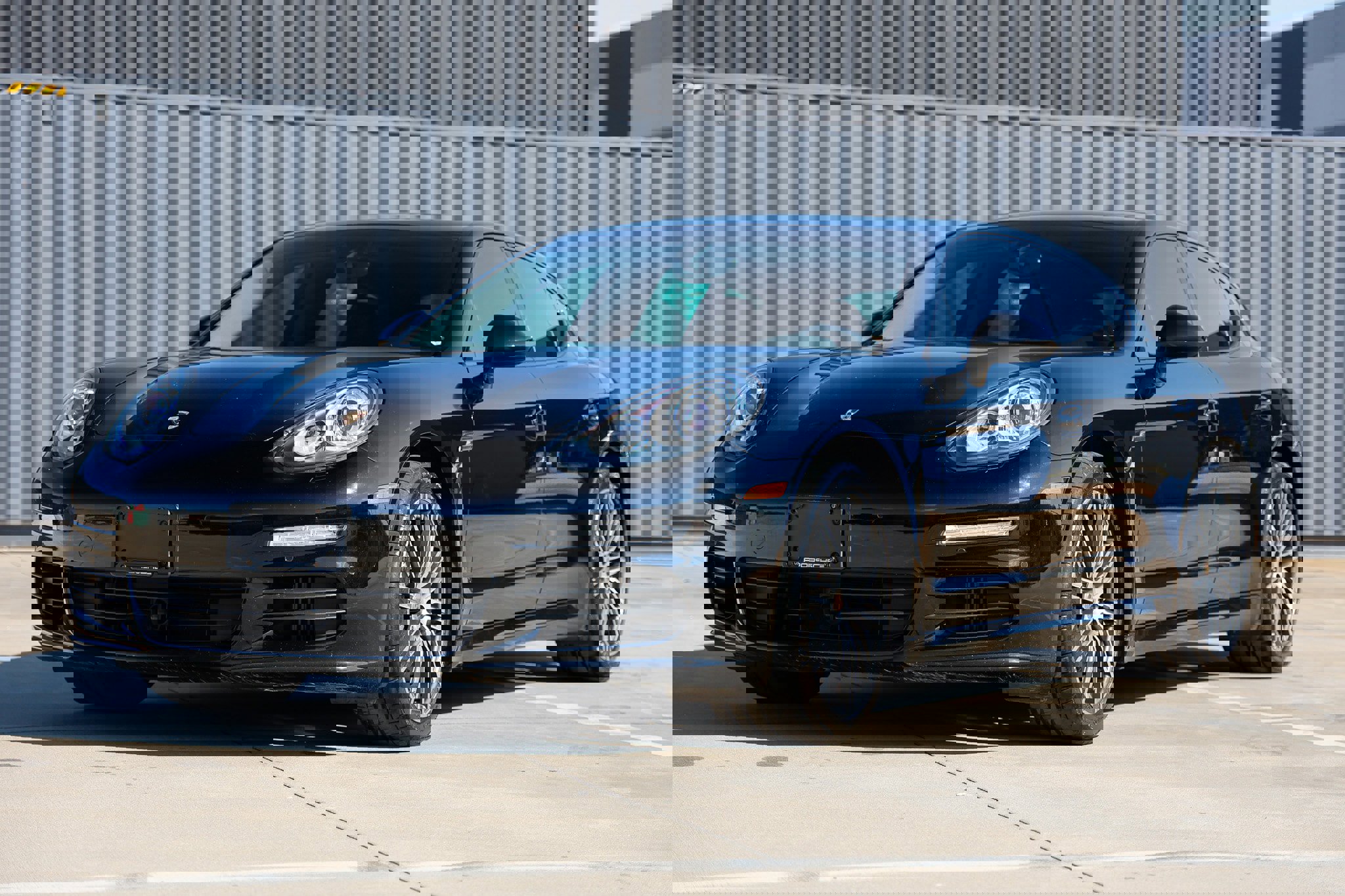 Used 2016 Porsche Panamera S image 4