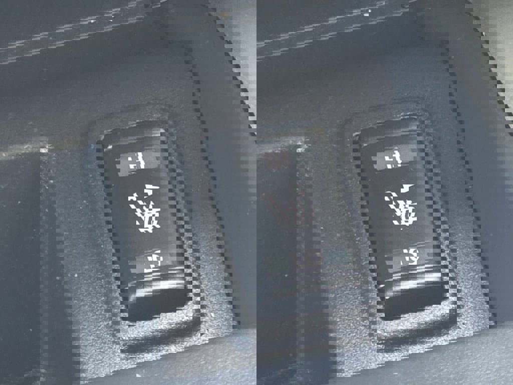 Used 2019 Nissan Titan SV w/ SV Convenience Package image 15