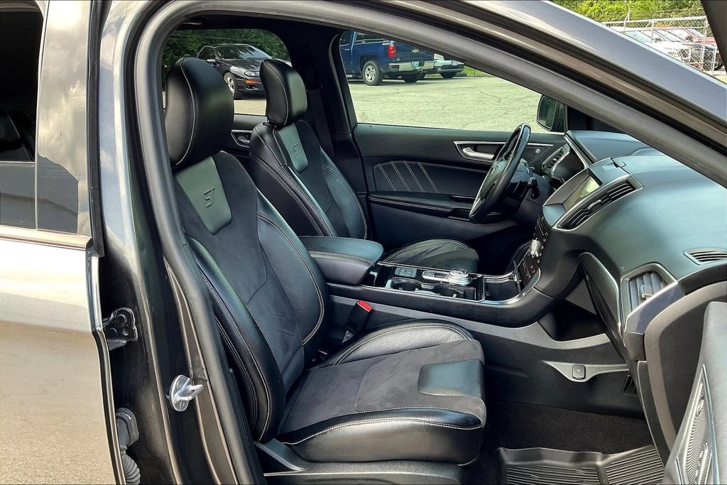 Used 2019 Ford Edge ST w/ Equipment Group 401A AWD/4WD image 16