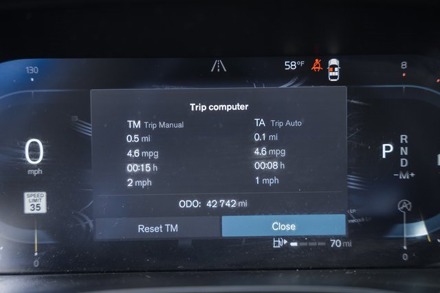 Used 2023 Volvo XC40 B5 Plus w/ Climate Package image 40