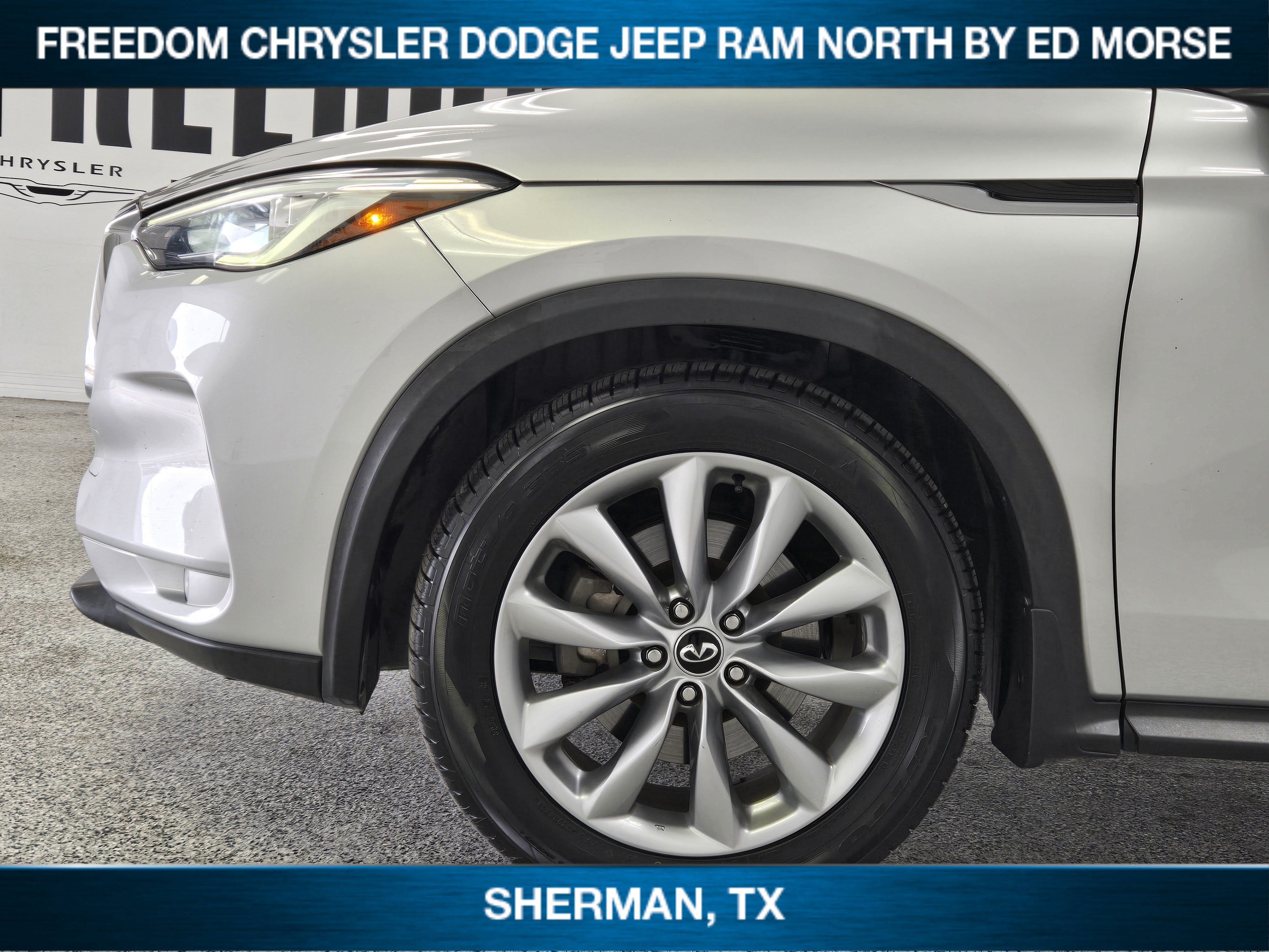 Used 2019 INFINITI QX50 Luxe w/ Navigation Package FWD image 6