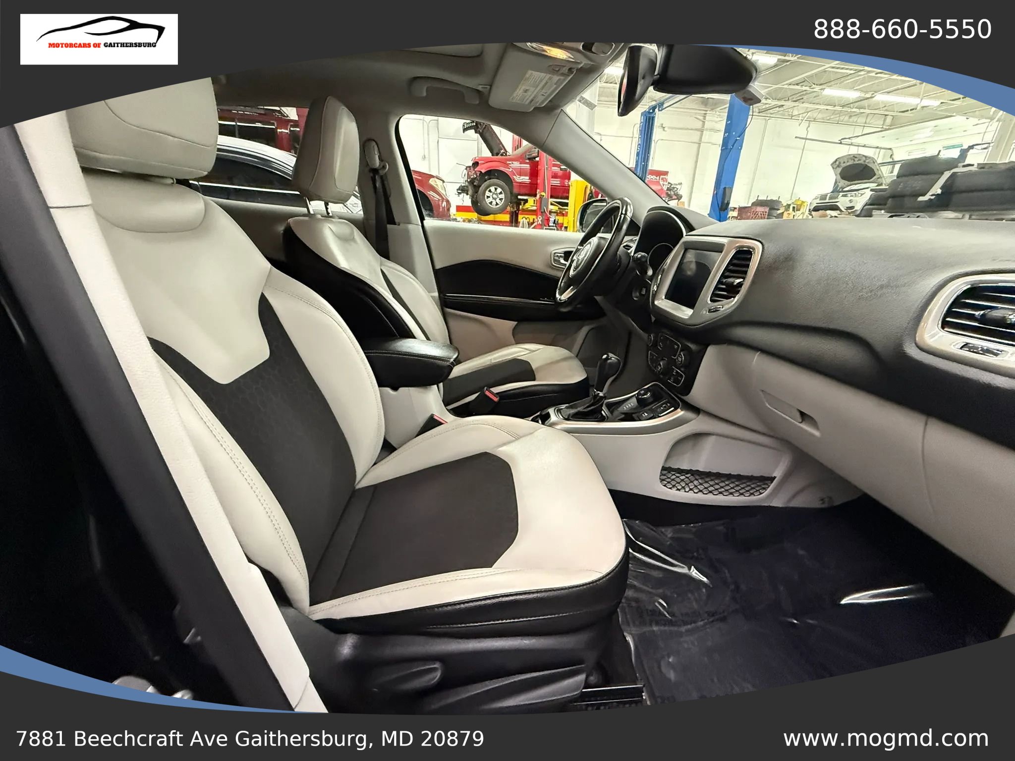 Used 2018 Jeep Compass Latitude w/ Popular Equipment Group AWD/4WD image 16