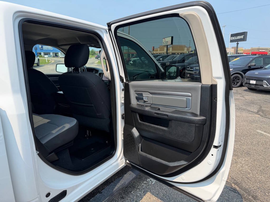 Used 2022 RAM 1500 Classic SLT w/ Electronics Convenience Group AWD/4WD image 47