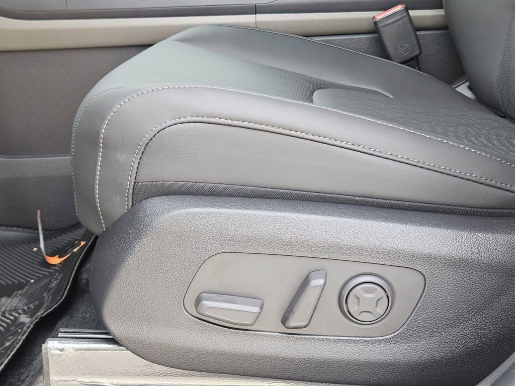 New 2026 Kia Carnival FWD image 17