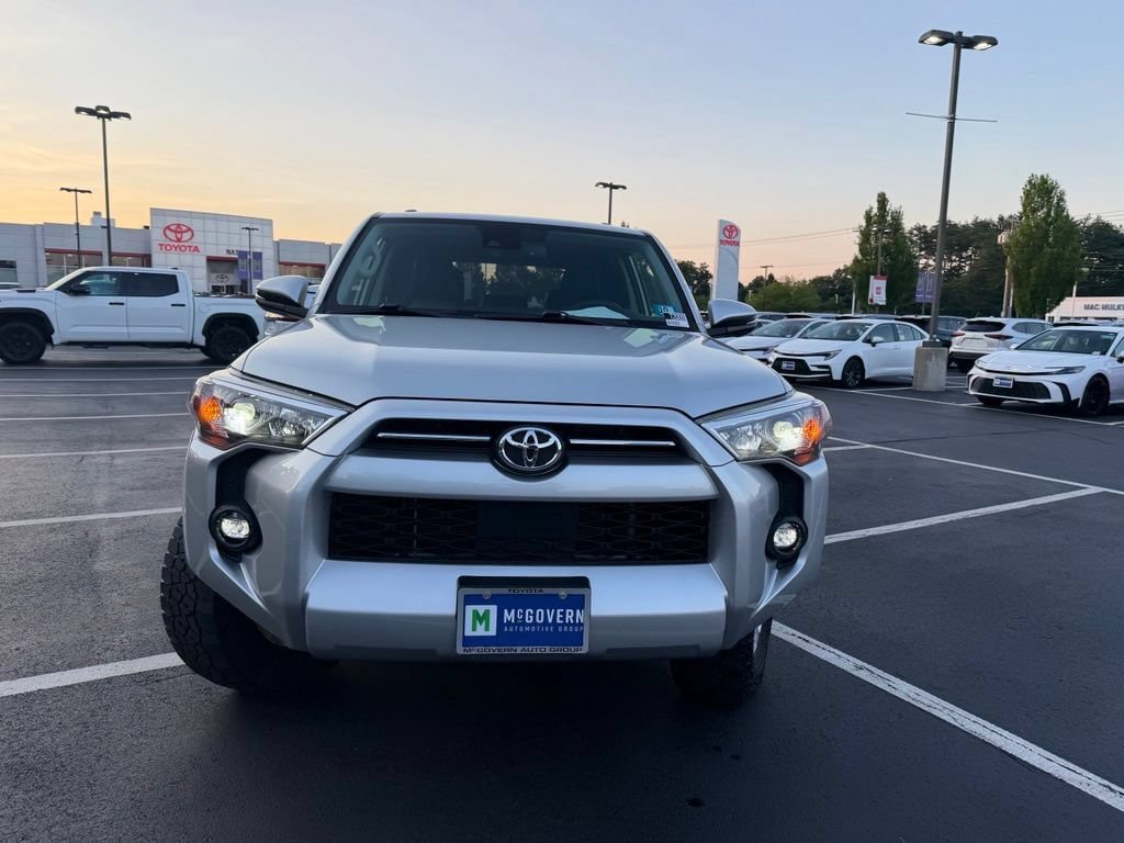 Used 2021 Toyota 4Runner SR5 Premium w/ Moonroof Package AWD/4WD image 2