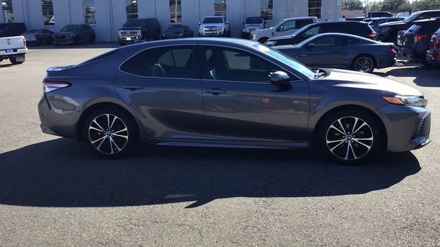 Used 2020 Toyota Camry SE image 4