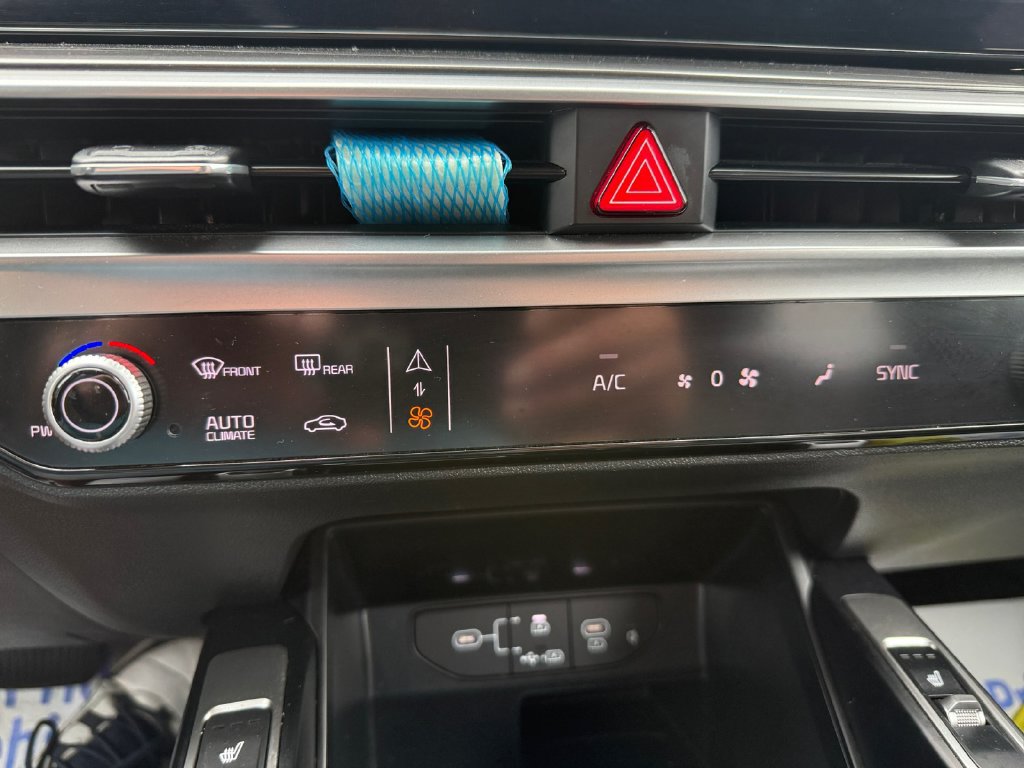 Used 2024 Kia Sorento S FWD image 25