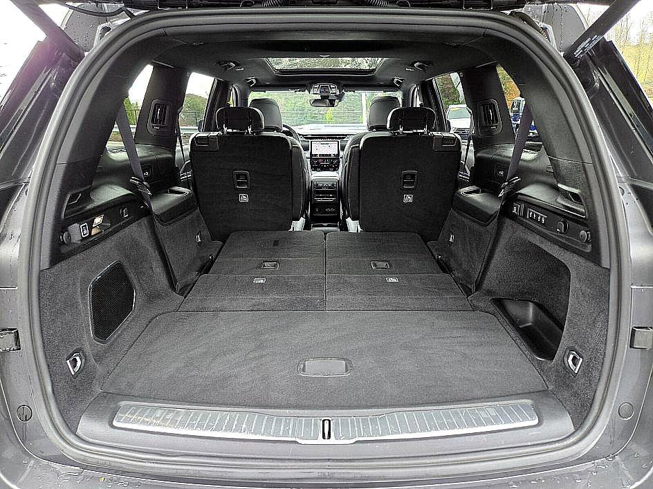 Used 2023 Jeep Grand Cherokee L Overland image 16