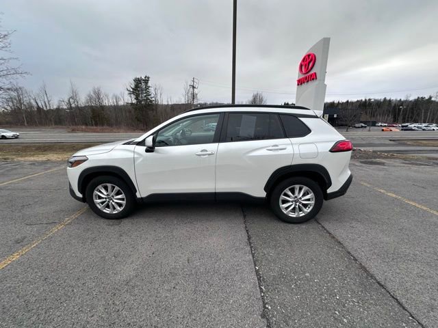 Used 2024 Toyota Corolla Cross LE w/ Moonroof Package image 6