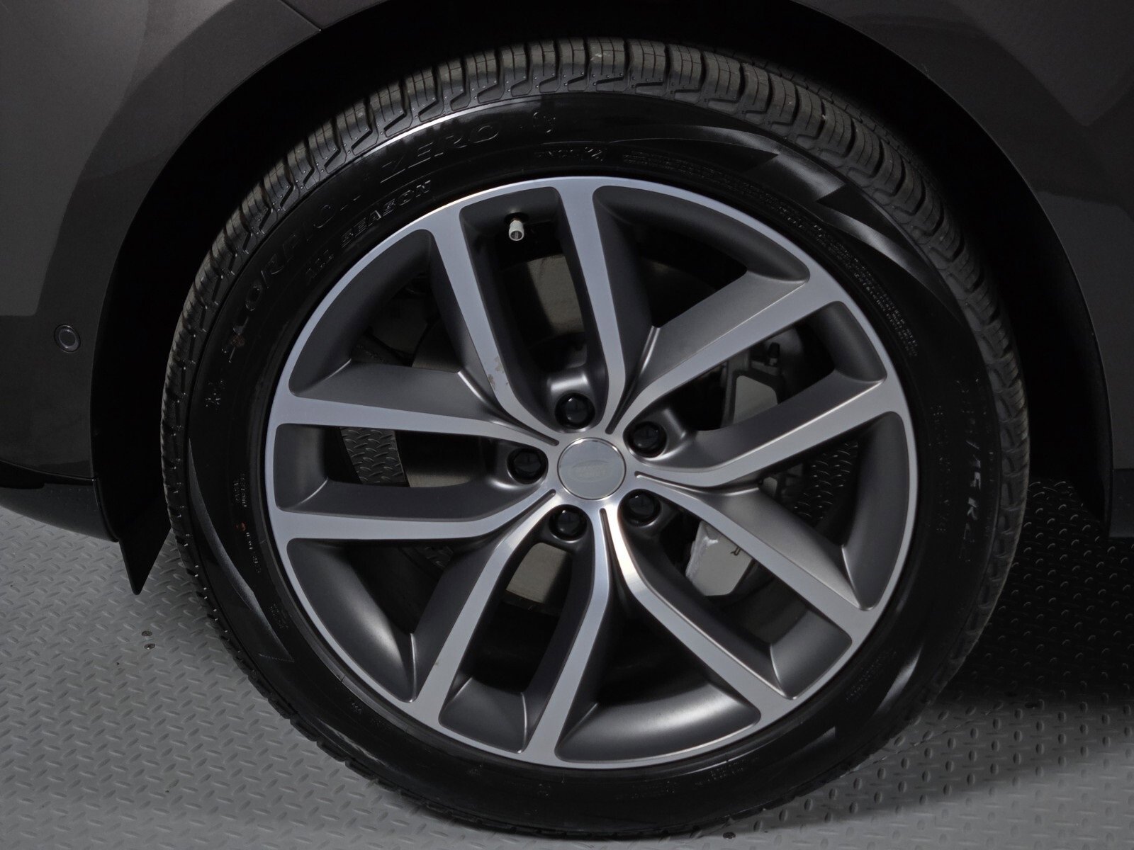 New 2025 Land Rover Range Rover SE image 12