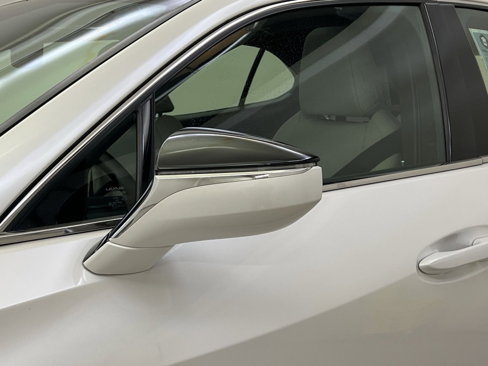 Used 2019 Lexus UX 200 image 28