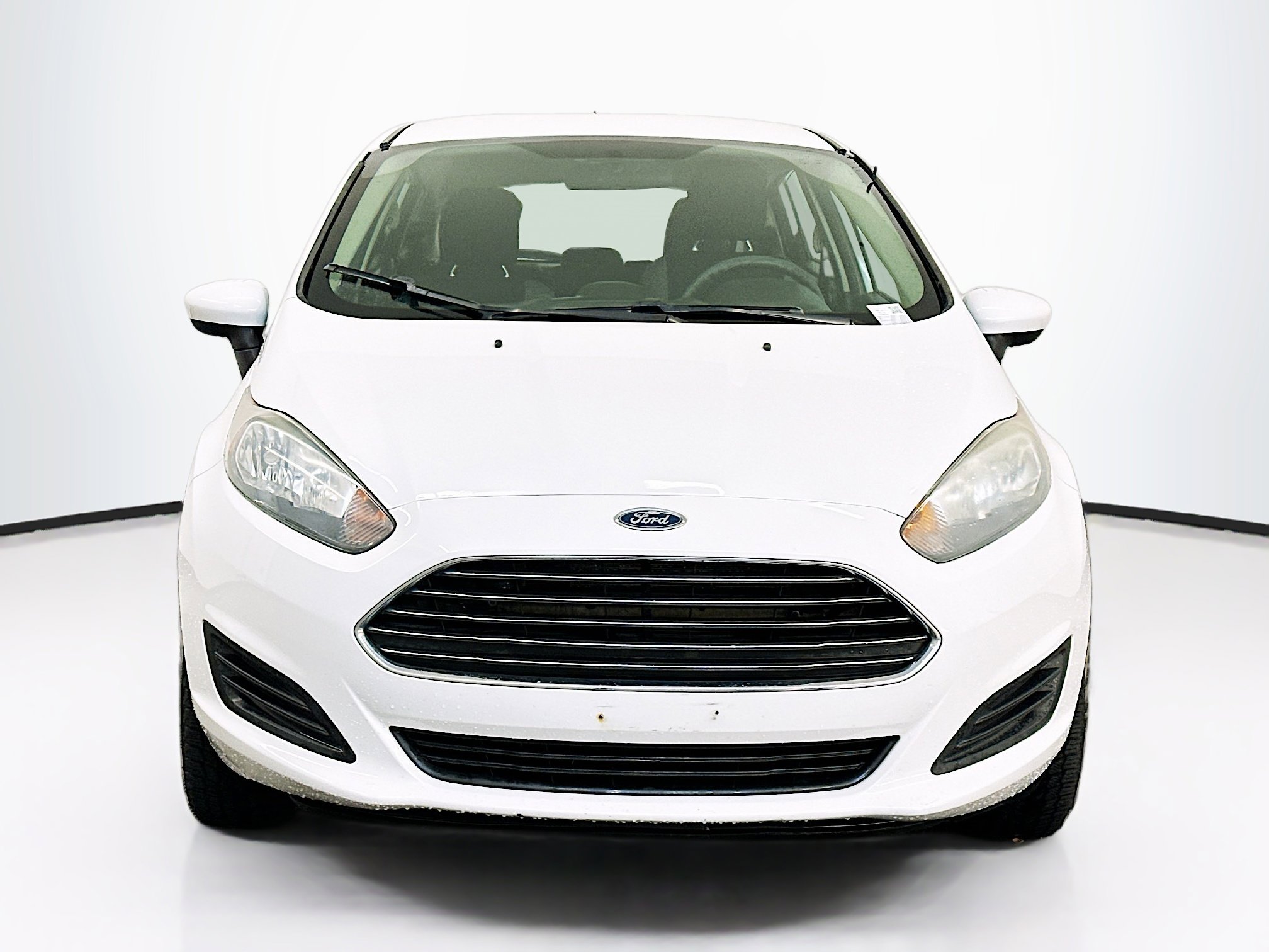Used 2017 Ford Fiesta SE image 2