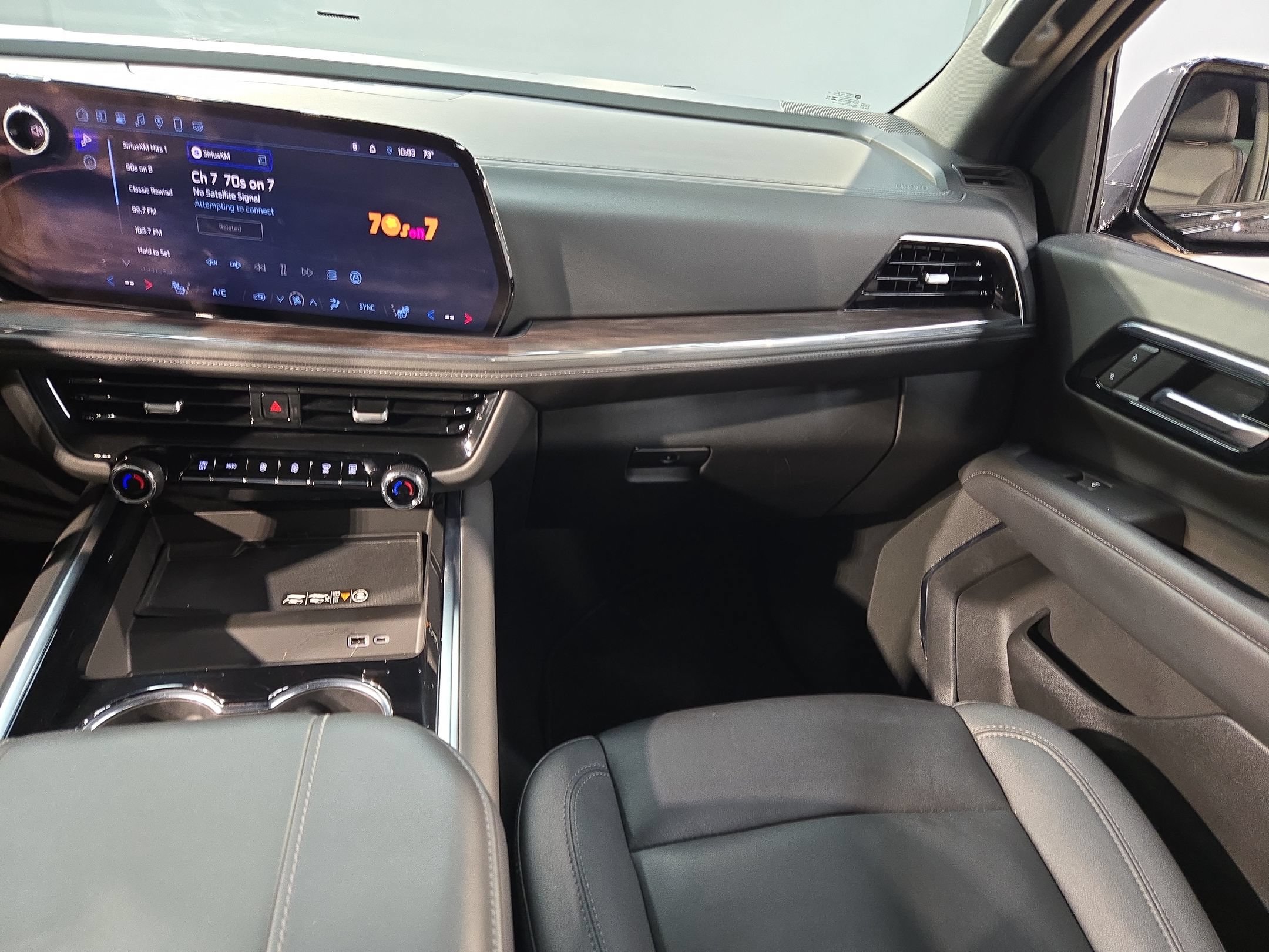Used 2025 Chevrolet Tahoe Z71 AWD/4WD image 9